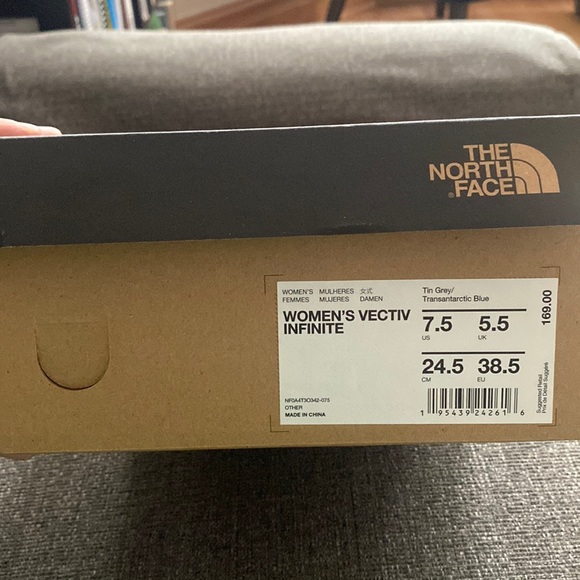 BRAND NEW IN BOX Vectiv Infinite Sneaker from The North Face Size 7.5 - Picture 4 of 4